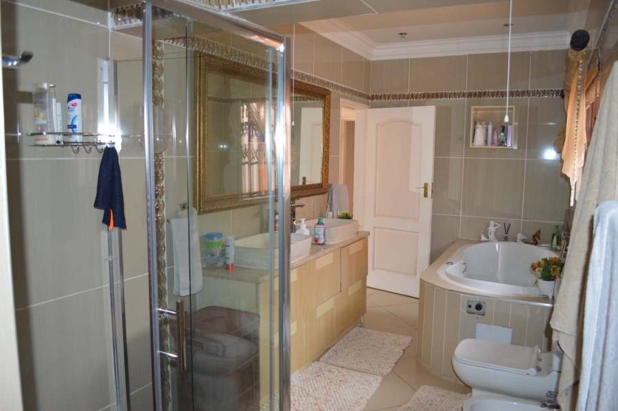 4 Bedroom Property for Sale in Flamwood North West